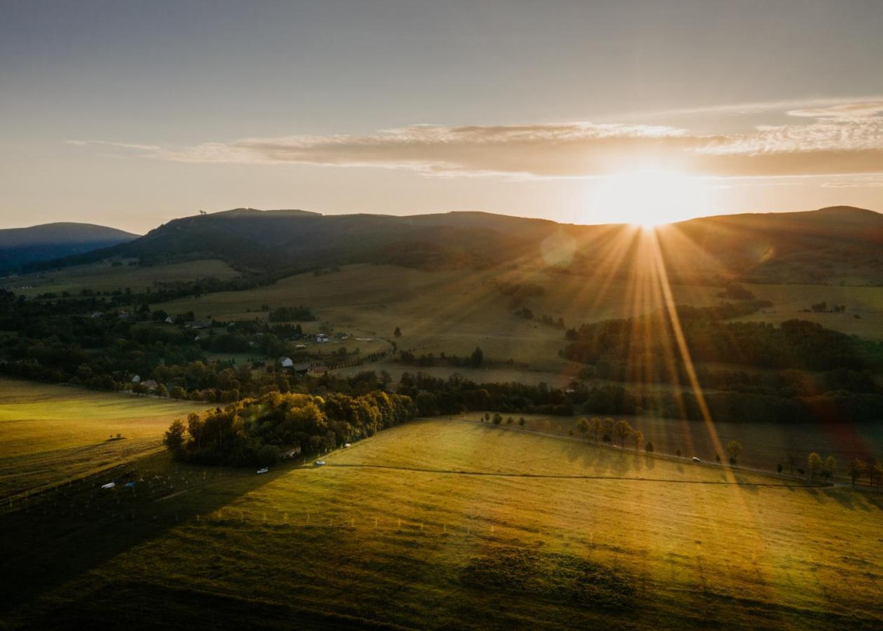 ホテル Treehous Sneznik S Wellness Dolní Morava エクステリア 写真