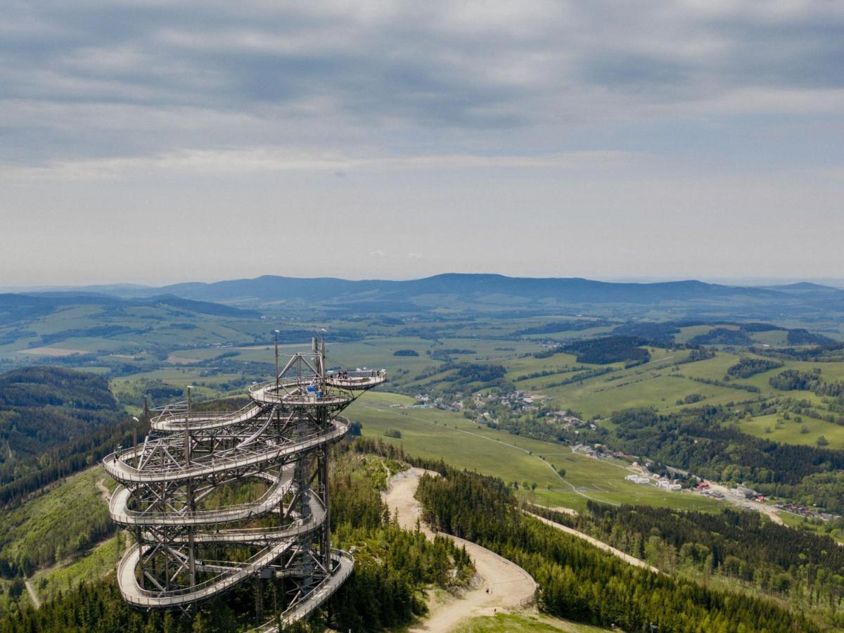 ホテル Treehous Sneznik S Wellness Dolní Morava エクステリア 写真