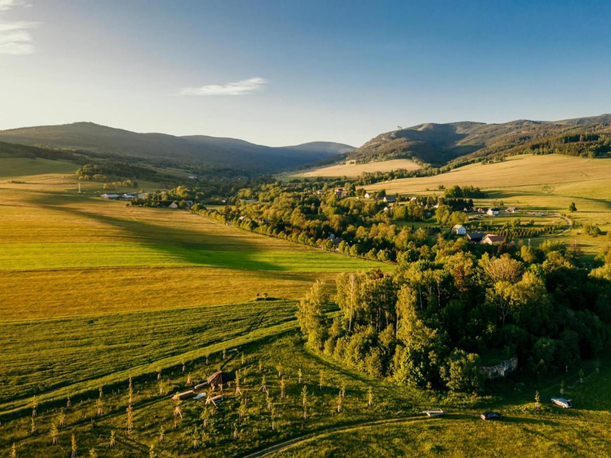 ホテル Treehous Sneznik S Wellness Dolní Morava エクステリア 写真
